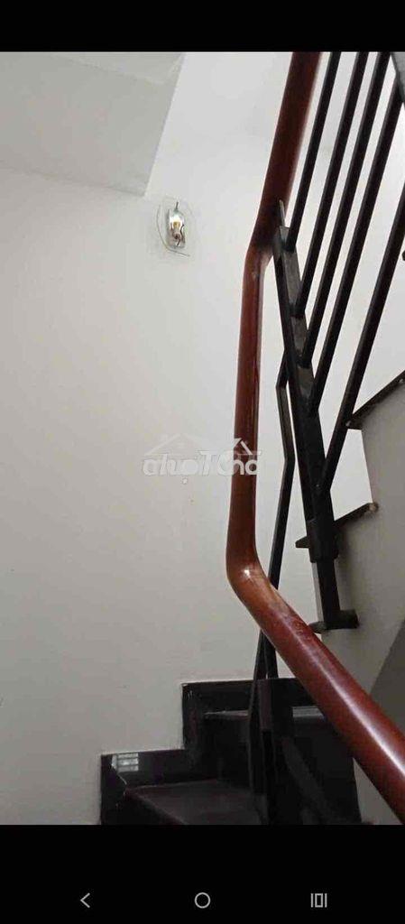 Cho thuê nhà 4x16m, lững, 2 lầu, 4pn, đường 10m thông, kdc as, q12