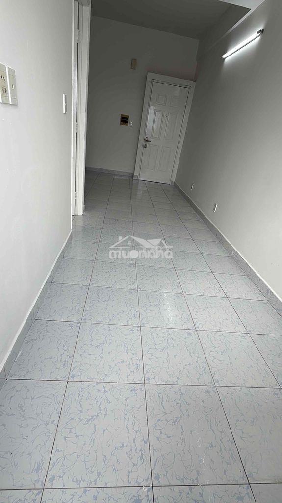 Em chính chủ cần bán nhanh căn 33,9m2 block a lầu 8 lê thành tân tạo - 2