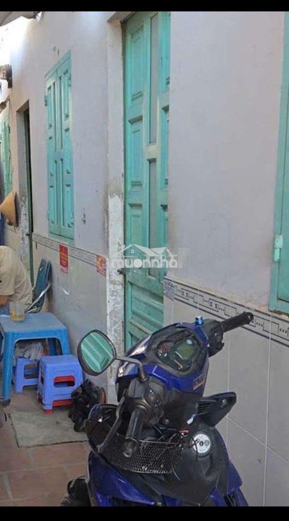 Nhà có mặt bằng kiot với 3 phòng trọ phía sau tiện ở kinh doanh ap 04 - 2