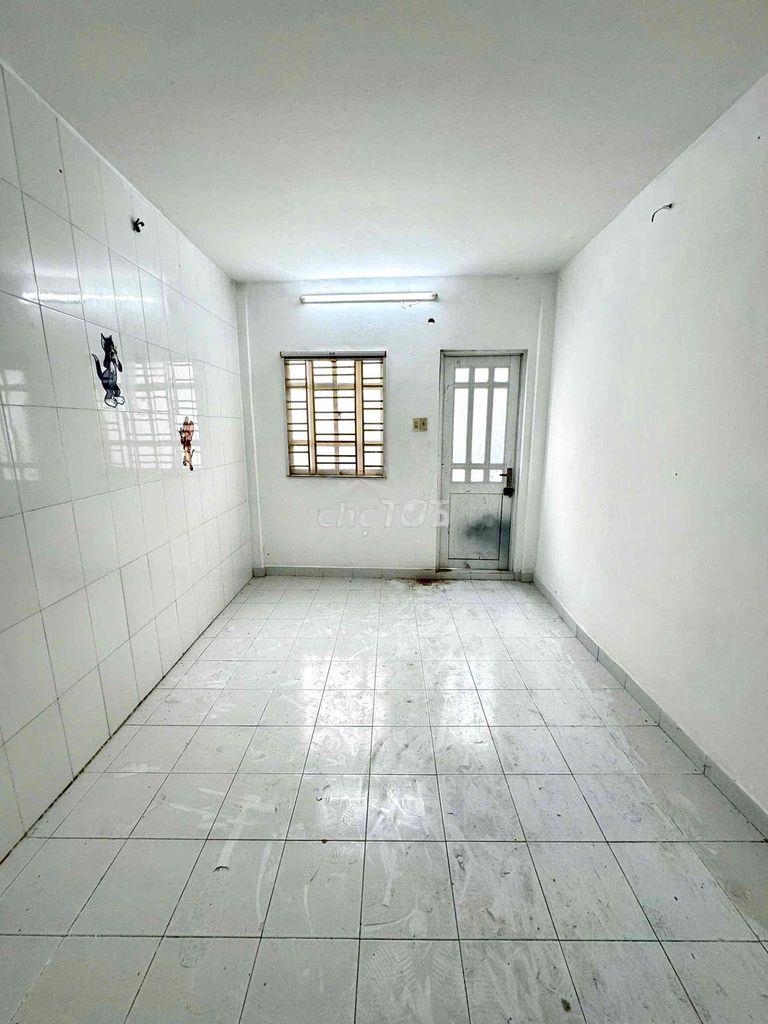 Nhà 4 phòng ngủ phó cơ điều quận 11 - xe hơi đậu sát cửa - 4 tỷ nhỉnh - 3