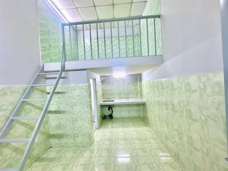 Gác cao, view ban công thoáng mát, có ml - ngay ngã tư thủ đức