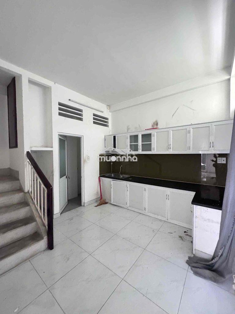 Nhà cho thuê căn góc - hẻm xe tải thông- 4pn có sân xe gần ngã tư pn - 4