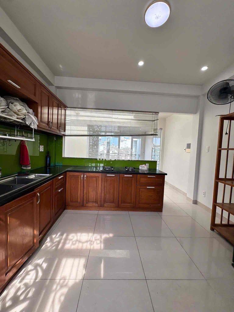 Cho thuê nguyên căn trệt 2 lầu gần landmart 81