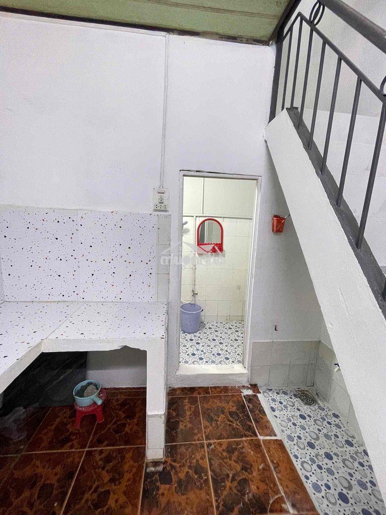 Cho thuê nhà đường dương văn dương 4x18m, cấp 4 gác lửng 2pn - 4