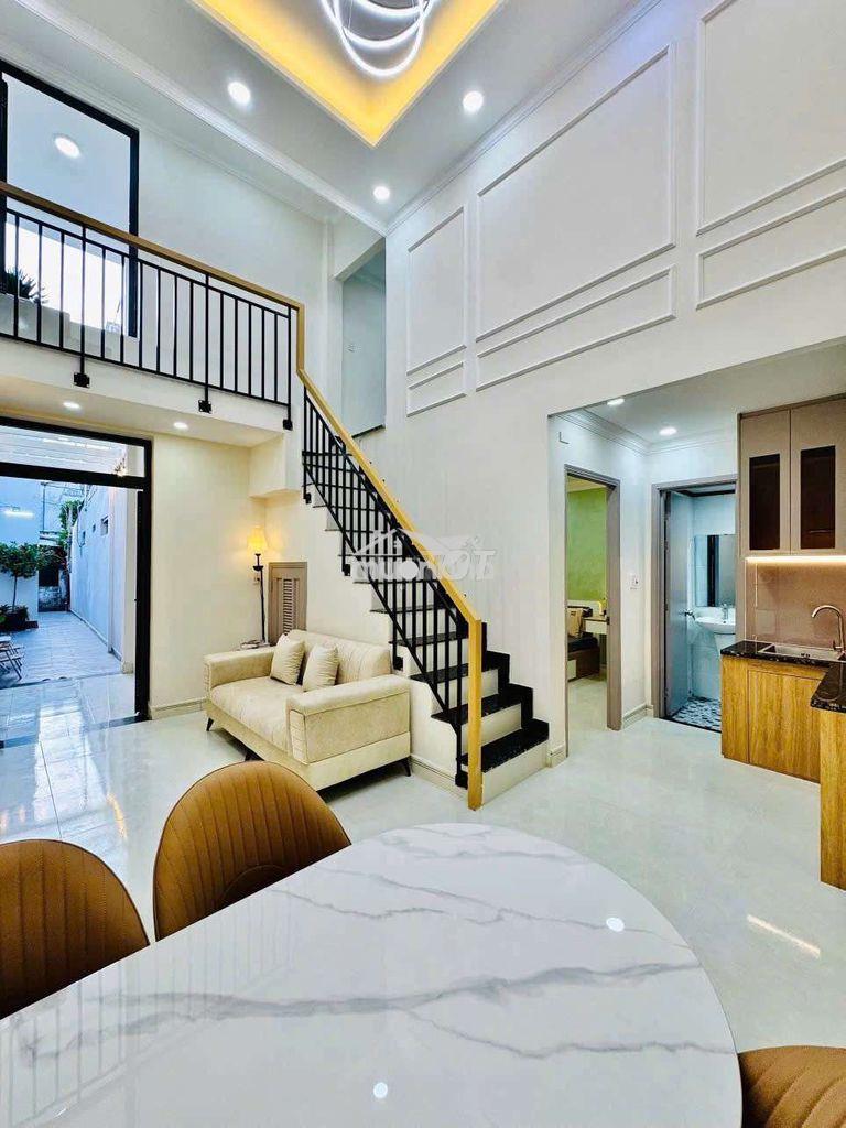 Nhỉnh 5 tỷ có nhà 2 tầng mới đẹp đủ nội thất 70m2 gần làng đại học