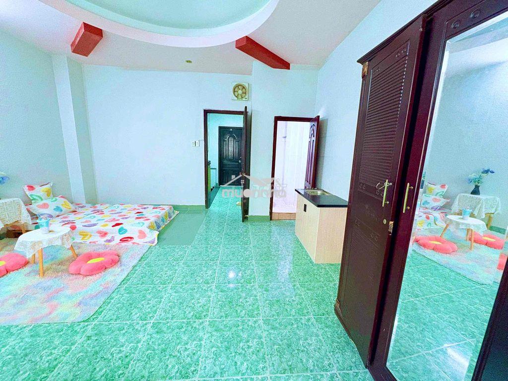 Phòng máy lạnh cửa sổ trời đường nguyễn xí bình thạnh - 4