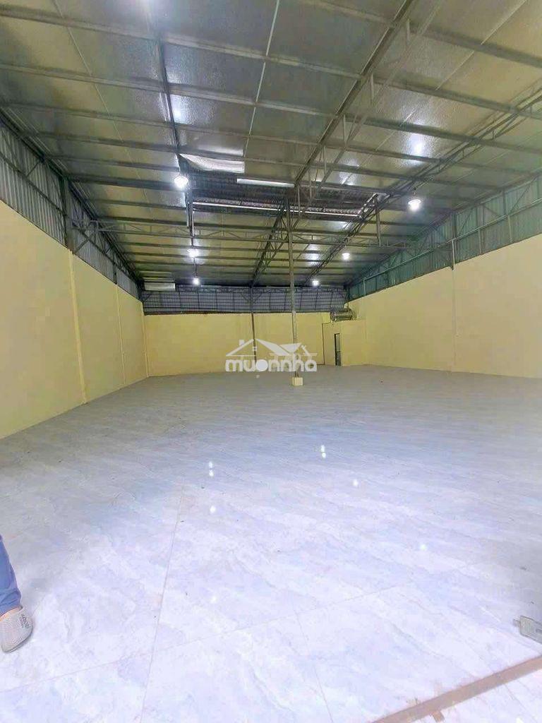 Kho 204m2 - ngang 12m - đường nội bộ - xe tải thông - 2