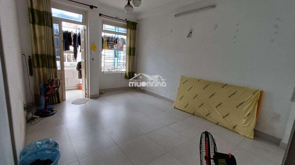 Phòng mặt tiền xe tải,ban công cửa,gần chợ,nhà thờ,an ninh tốt - 2