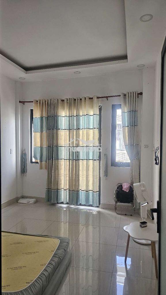 Cho thuê phòng có ban công