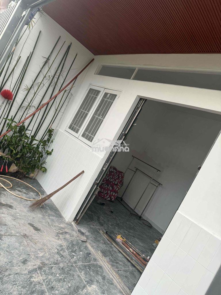 Bán nhà quận 9,trungtâm đường lò lu hẻm oto gầnchợ,trườngđh,khucnc,vin