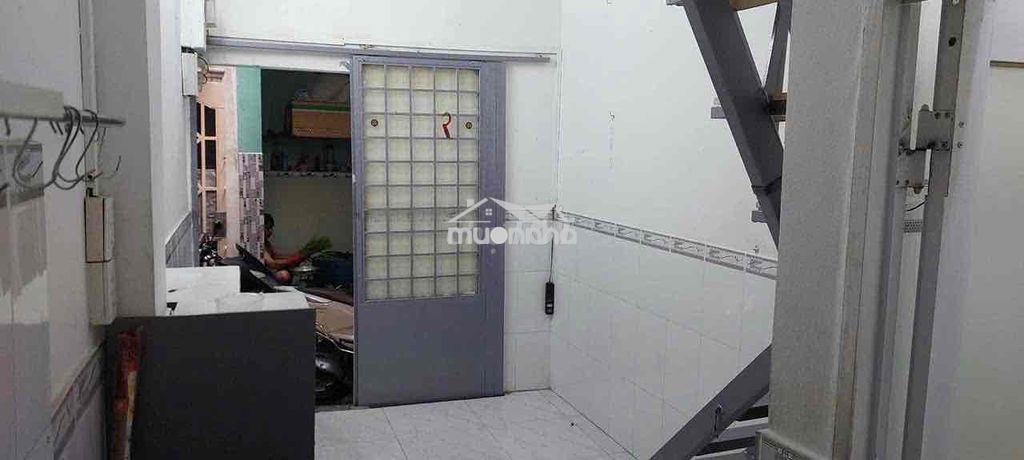 Cho thuê nhà nhỏ 3 tầng gv giá 4.500k  lh: *** - 2