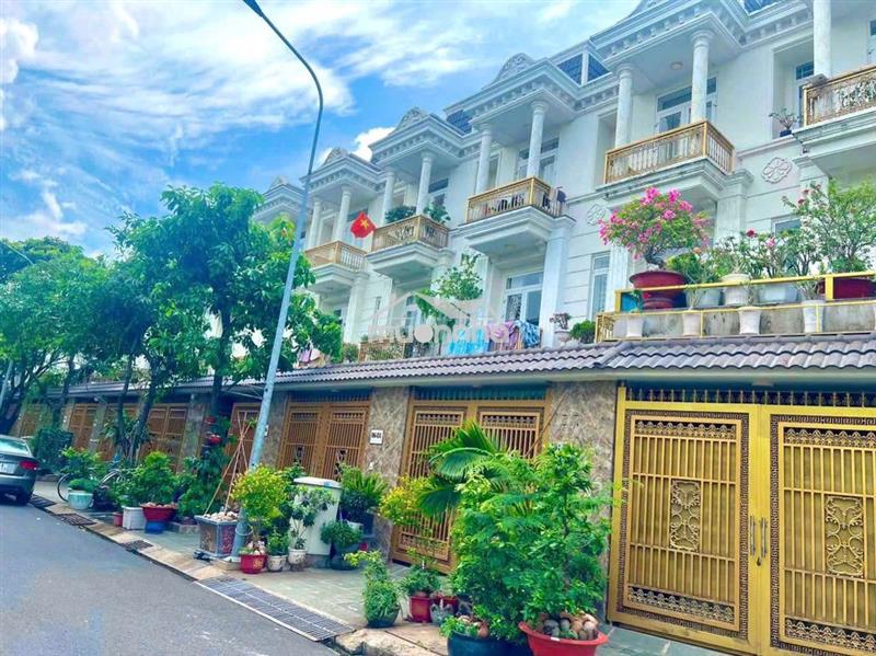 Nhà 2 lầu sân xe hơi gần đường trần hưng đạo