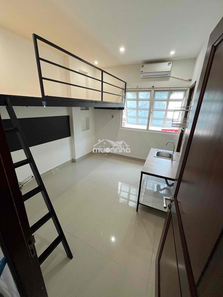 P gần cầu nguyễn tri phường, có cửa sổ, gác, máy lanj