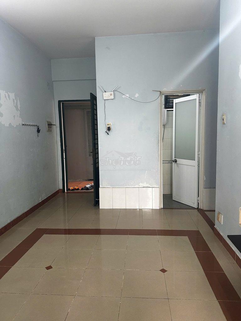 Cho thuê căn hộ 2 phòng quận11 cc 312 lạc long quân, 8.5 triệu ở liền - 4