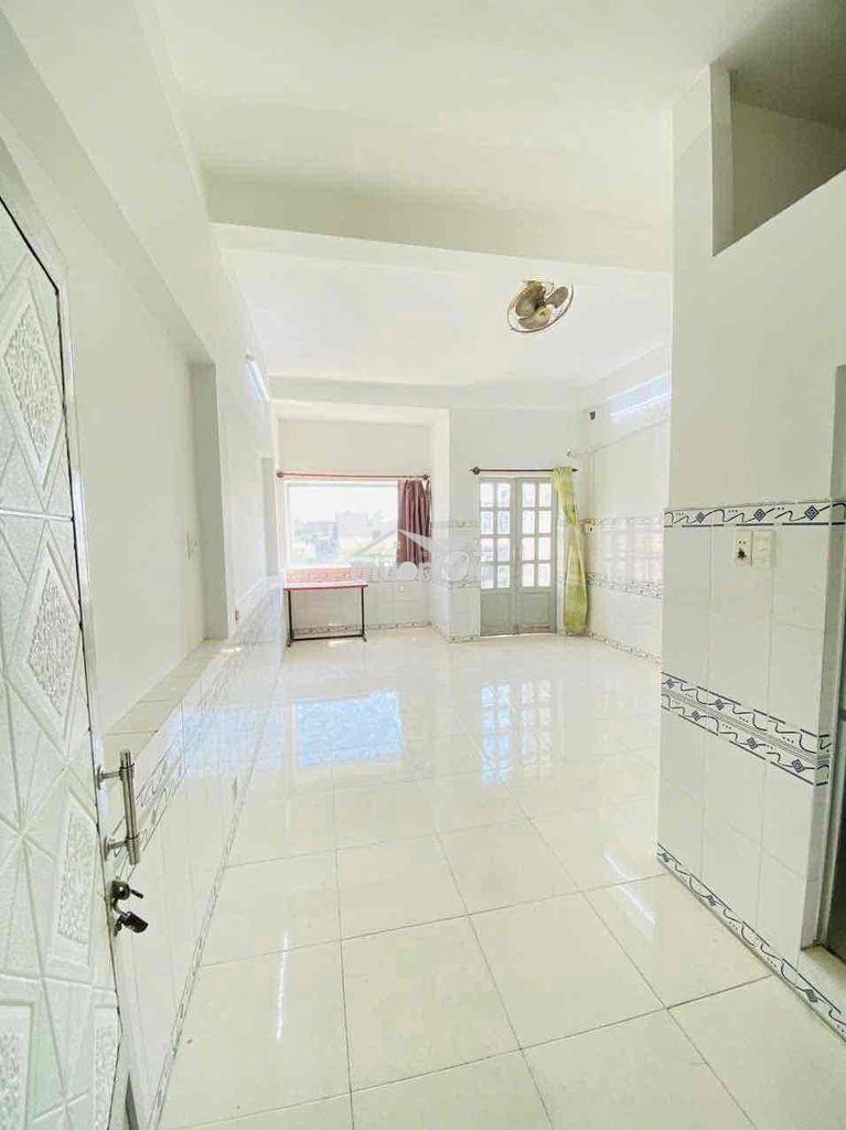 Phòng ban công _ đủ nội thất _ gần cđ điện lực - 3