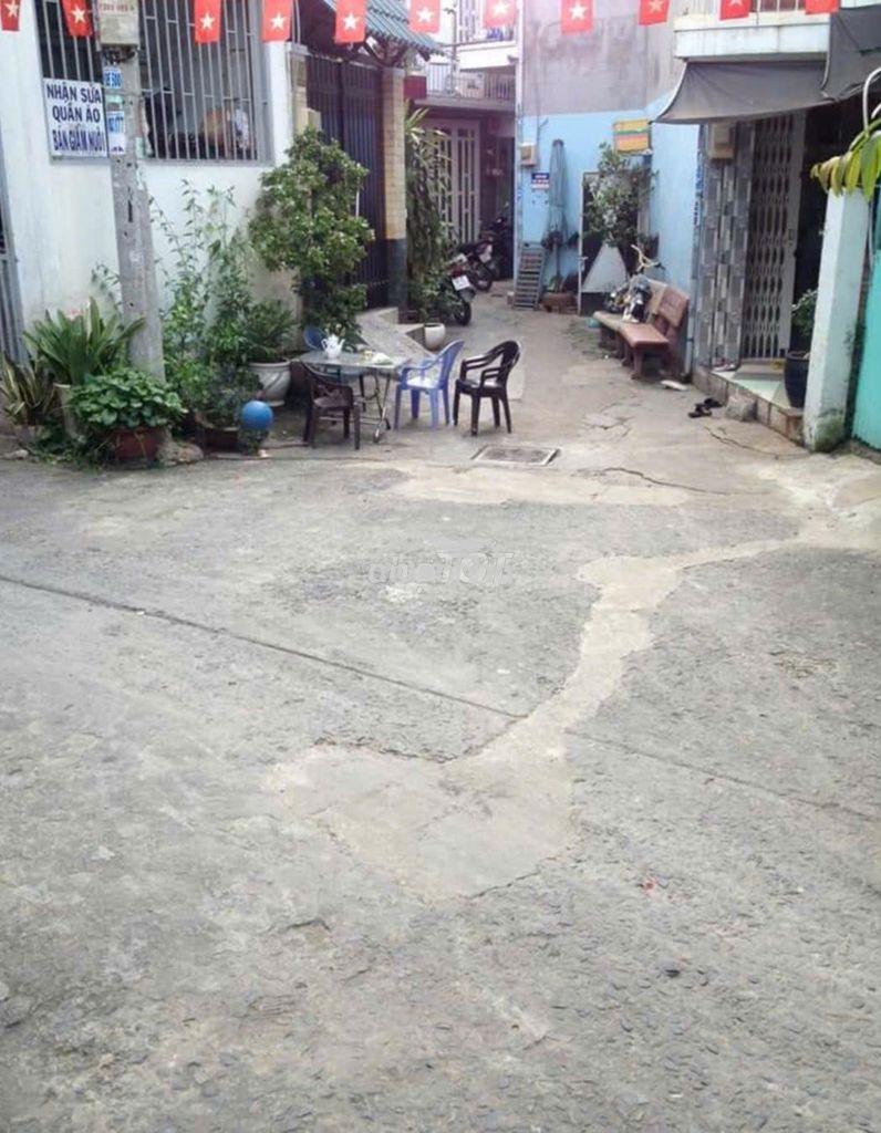 Bán nhà nhỏ quận 6 , hẽm xe hơi tới nhà, sổ hồng riêng ko qui hoạch