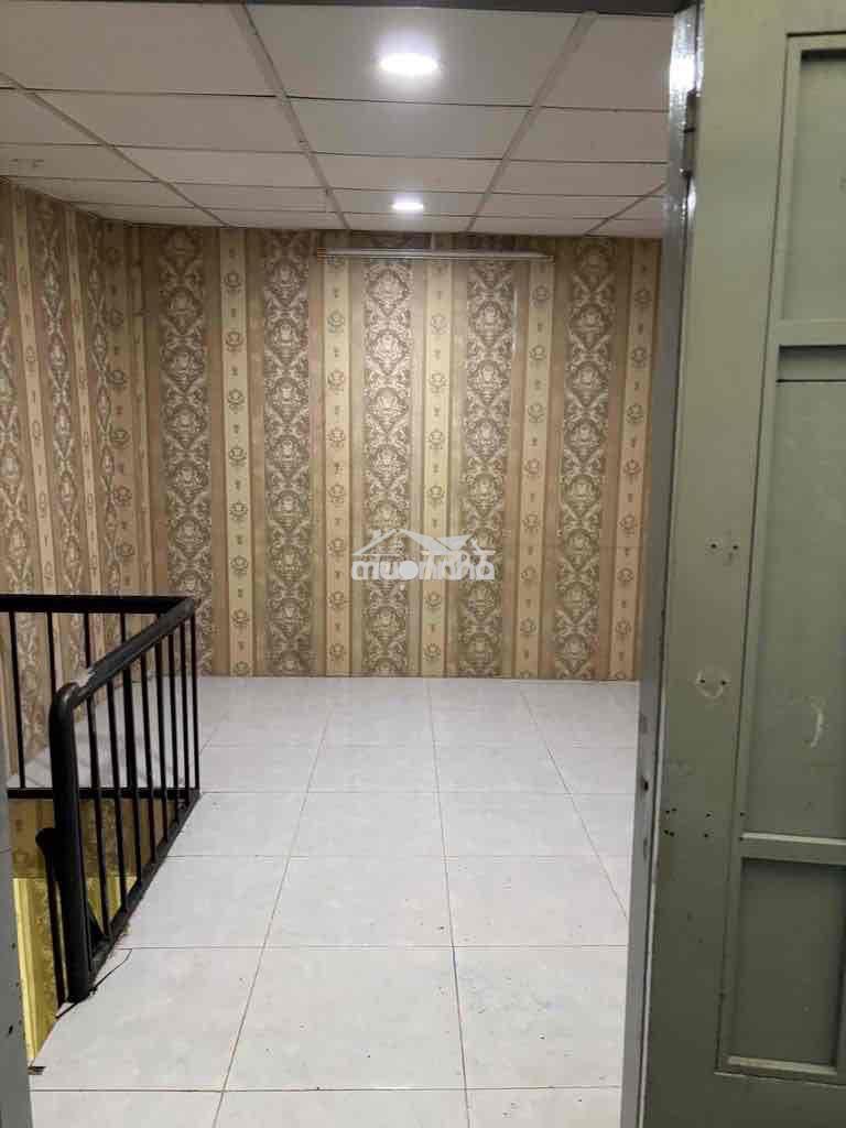 Nhà cho thuê 2tr nguyên căn ( có ban công/ điện nc chính) - 2