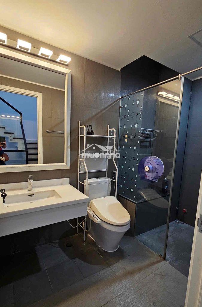 Cho thuê nhà hẻm 418 minh phụng, gần chợ bình thới. có 4pn - 3