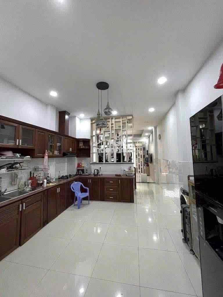 Nhà đẹp full nội thất ngay lê văn việt - ngã 4 thủ đức - 2lầu 3pn - 4