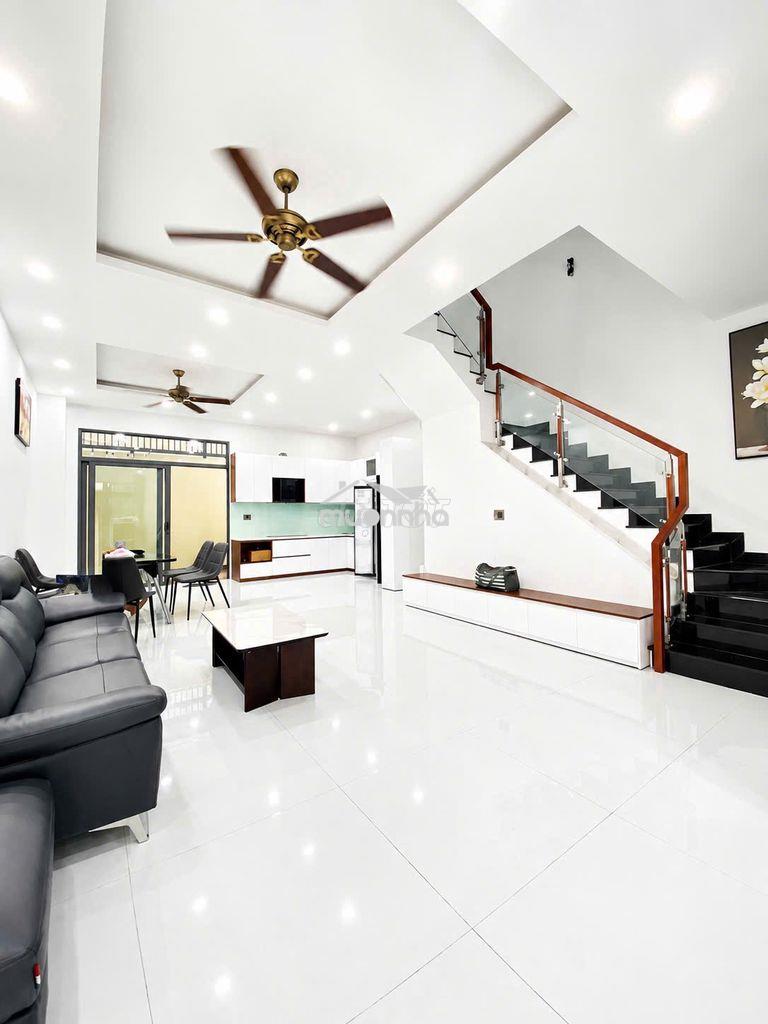 Cho thuê nhà khu compound verosa park trêt 2 lầu 3 phòng wc riêng