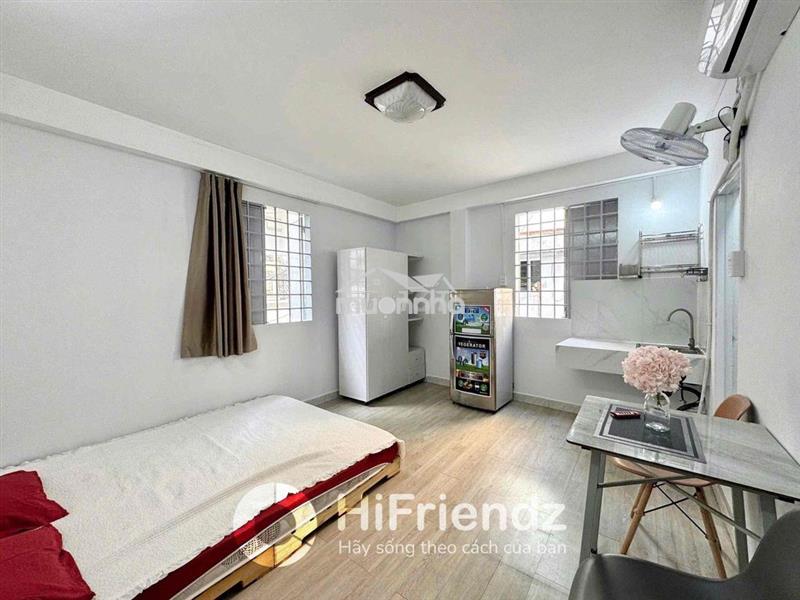 Studio cửa sổ trời sạch sẽ | đi bộ qua đại học sài gòn, sư phạm
