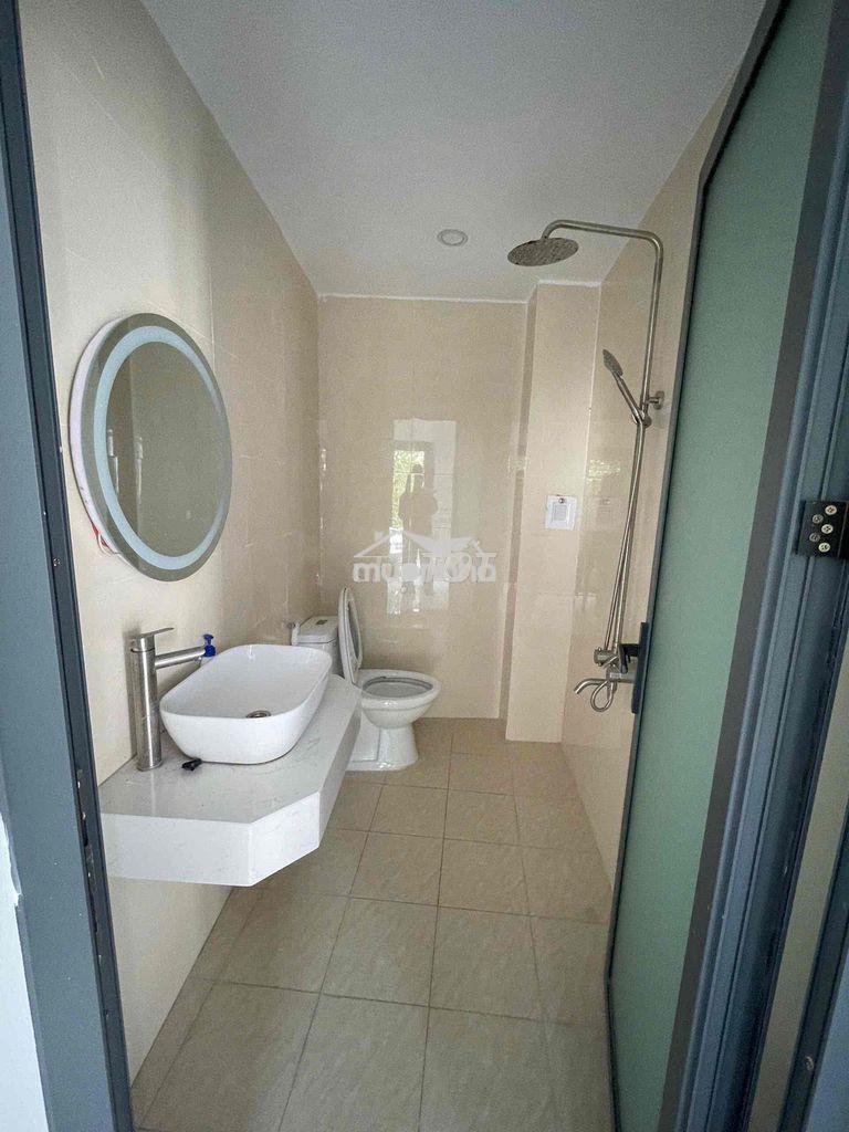 Nhà đẹp 3 tầng gần ngã 6 , chợ thủ dầu một 4pn sẵn máy lạnh - 4