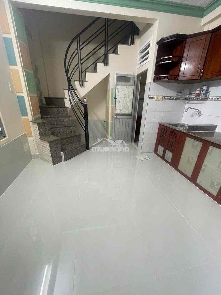 Cho thuê nhà đẹp p.11 phú nhuận, 2pn, có máy lạnh - 11tr