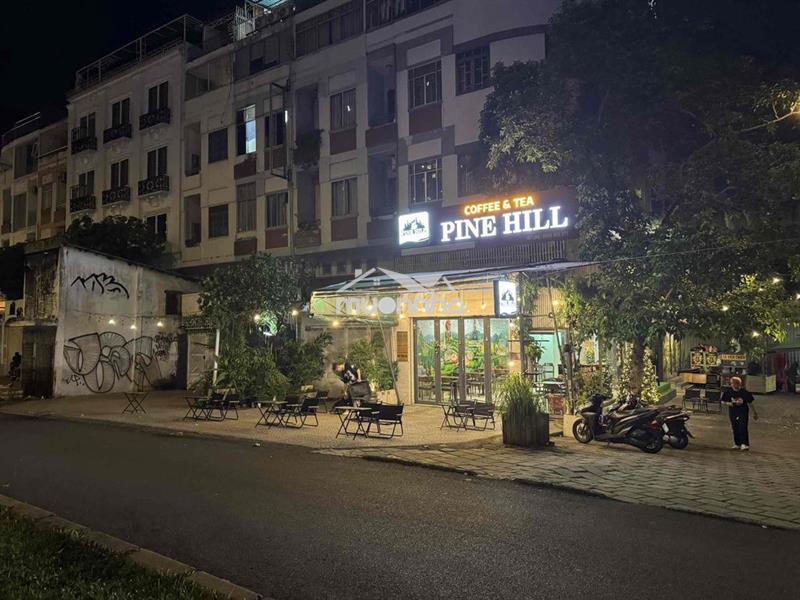 Cho thuê nhà nguyên căn, một trệt, bốn lầu, sân thượng.