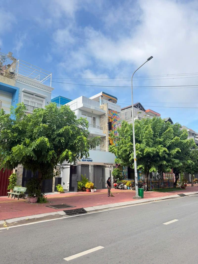 Bán nhà mặt tiền ngang 6m đường rộng 32m trần thị ngôi phường chánh hưng tp hcm