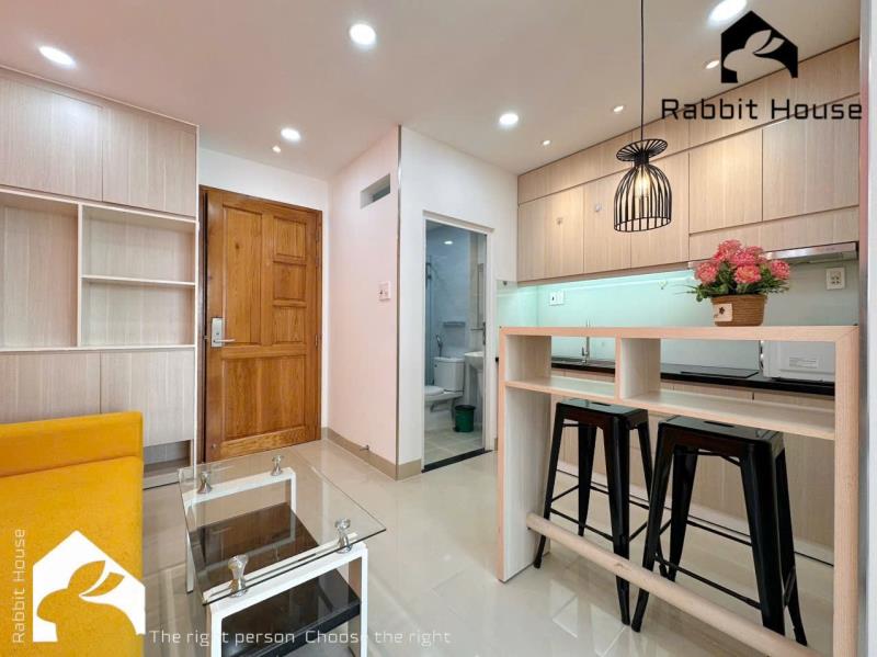 Cho thuê căn hộ 1 phòng ngủ giá rẽ có thang máy ngay đh văn lang - hoa sen - chợ bến thành - takashimaya - bùi viên - 4