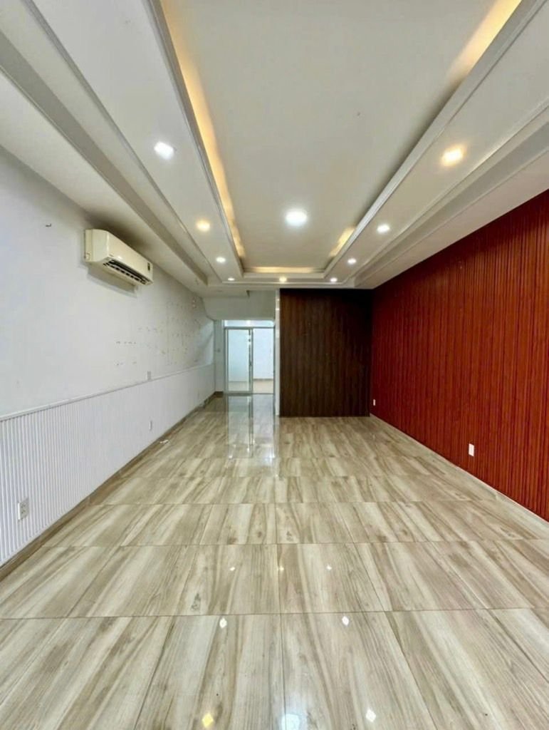 Cách 1 căn mt võ văn tần -nguyễn đình chiểu- q.3- dt: 5.3*13m – 4 tầng – 26 tỷ - 2