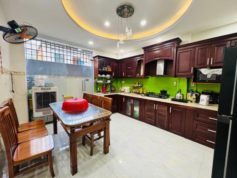 Trung tâm q.8 – âu dương lân – 4 tầng – dt: 4.2*24.5m – 13 tỷ 8 - 4