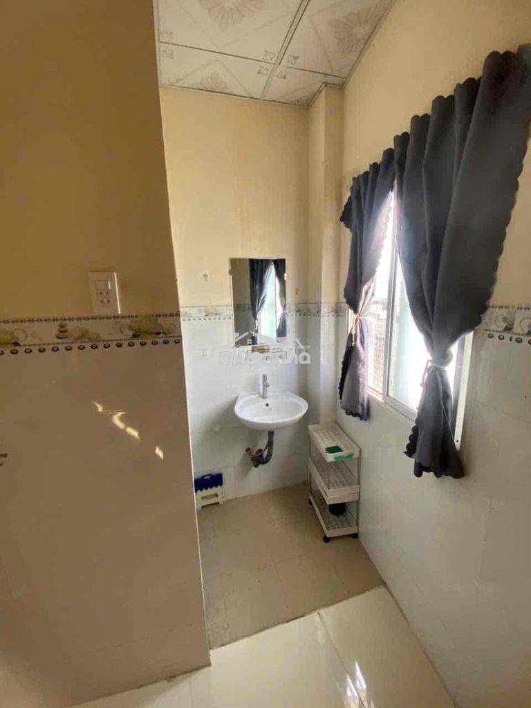 Phòng cho thuê có máy lạnh gần cầu chà và q8 - 4