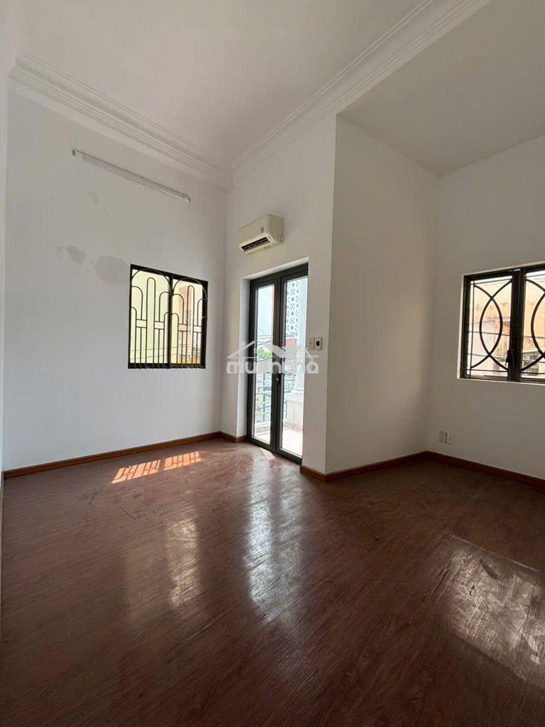 Bán nhà 3 tầng 5 phòng, ô tô đậu trong nhà, gần ngã 4 nguyễn thị thập - 4