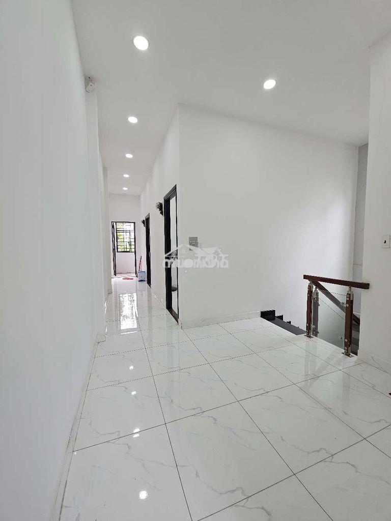 Nhà đẹp diện tích khủng giá tốt hẻm 4-5m thông thoáng - 2