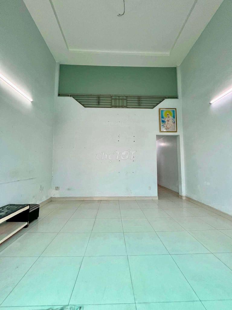 Nhà sạch sẽ gần ngã tư ga trệt lầu, 2pn, hẻm xe hơi