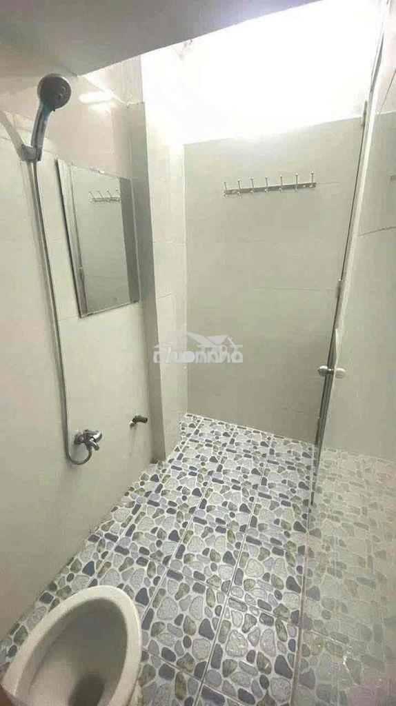 Cho thuê nhà sát mặt tiền thoại ngọc hầu mới sơn sửa[4m x 10m] -3pn - 3