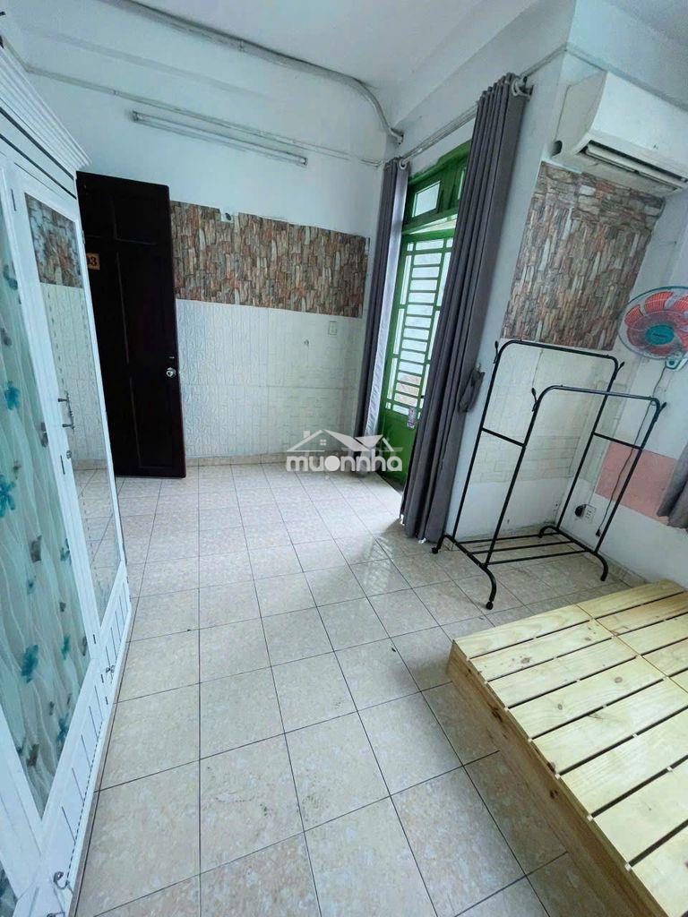 Phòng có ban công- cửa sổ - 2