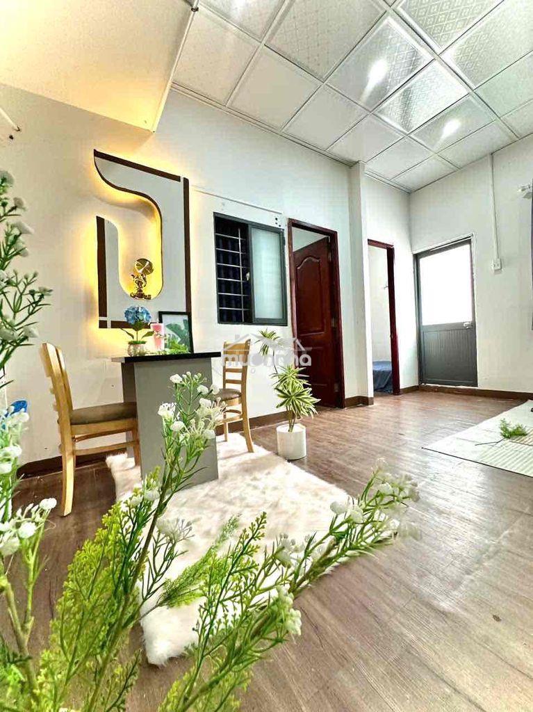 Cănhoj dich vụ 2pn 60m2 bancong 10/9 trống lại free xe