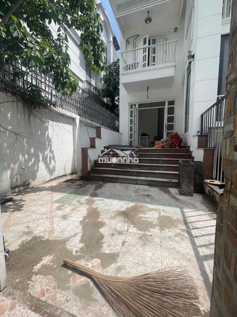Căn 2pn full nội thất rộng 80m2 sân vườn đậu xe hơi trước nhà p13 bt