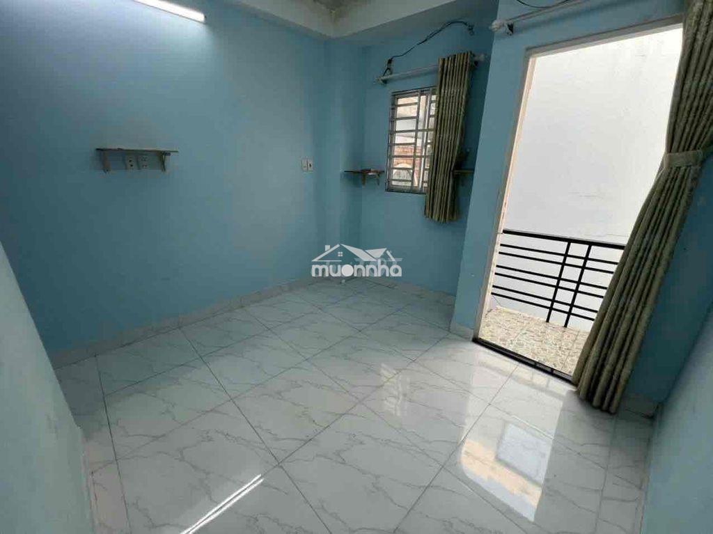 Phòng ban công giá tốt phù hợp 1 người ở - 2