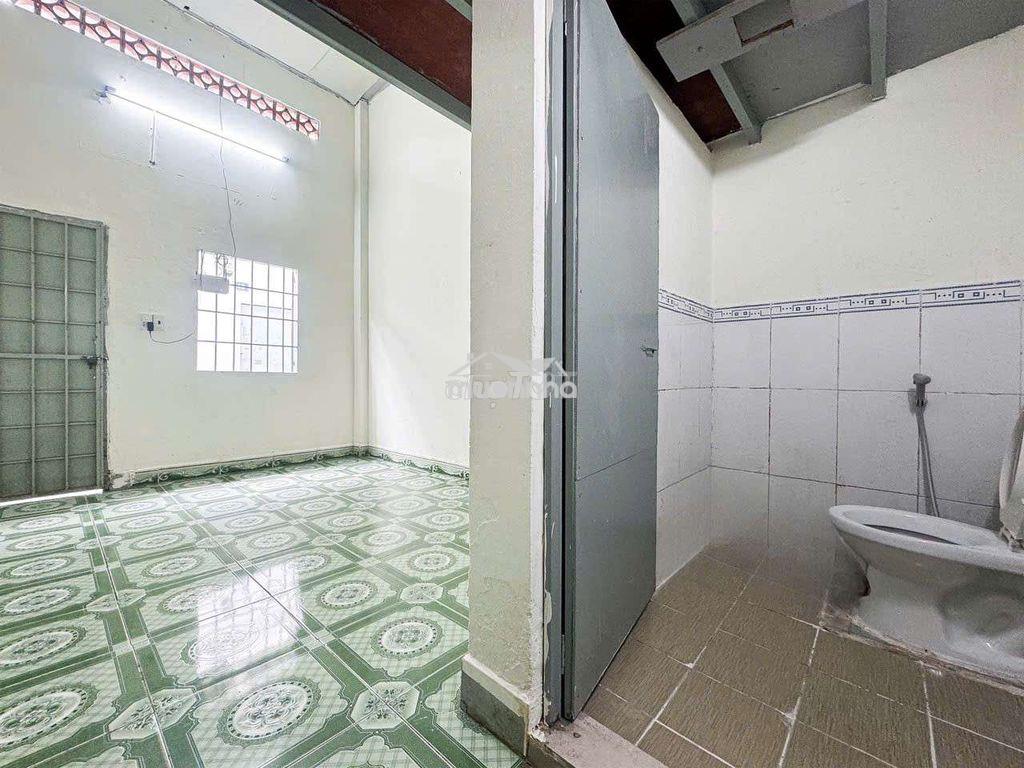 Cho thuê phòng gần cầu vượt ngã tư ga - 4