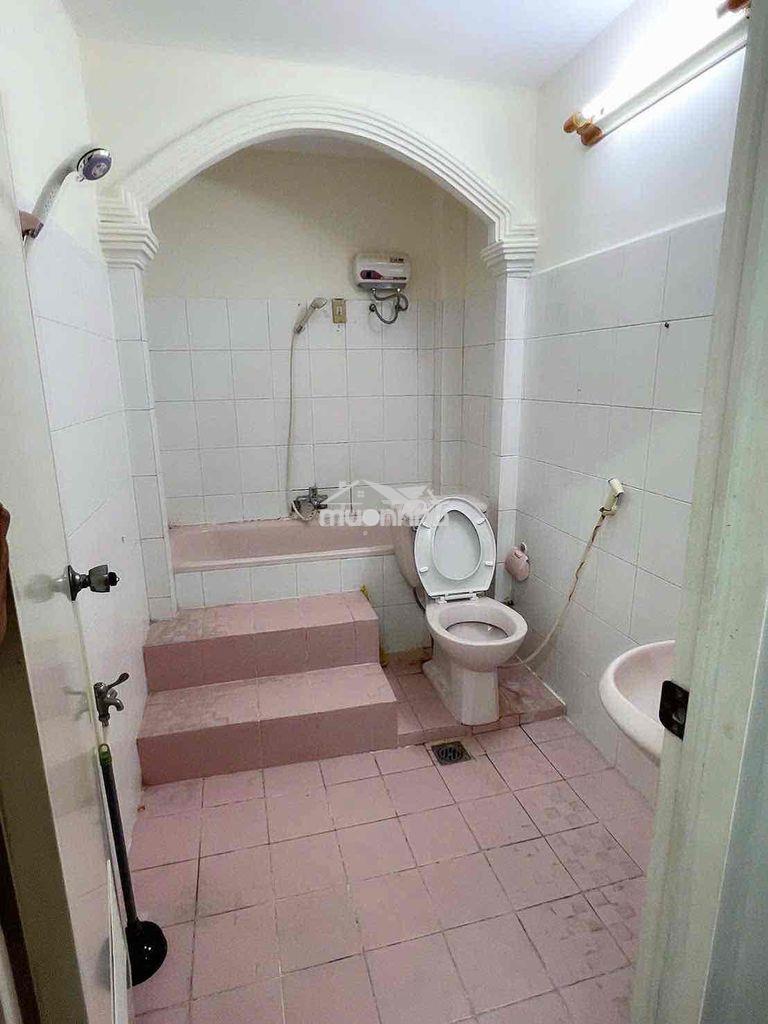Cho thuê phòng ban công đối diện công viên đường số 28 bình phú - 4