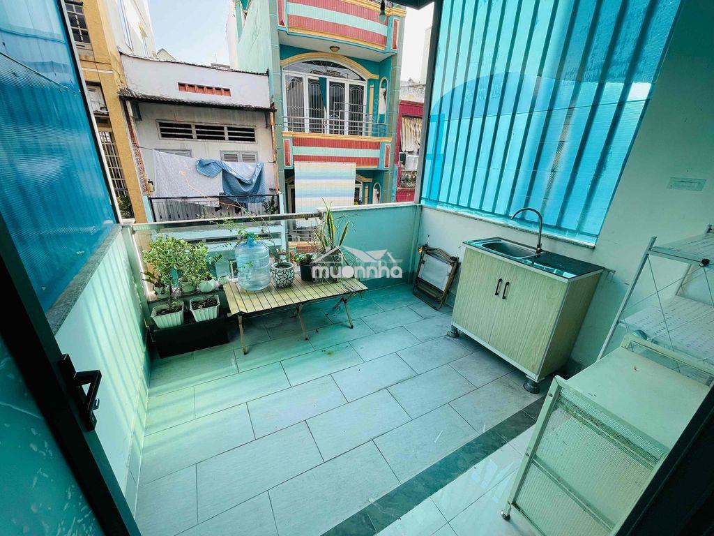 Cho thuê phòng ban công 20m2 hẻm xe hơi lê văn sỹ q3 - 4
