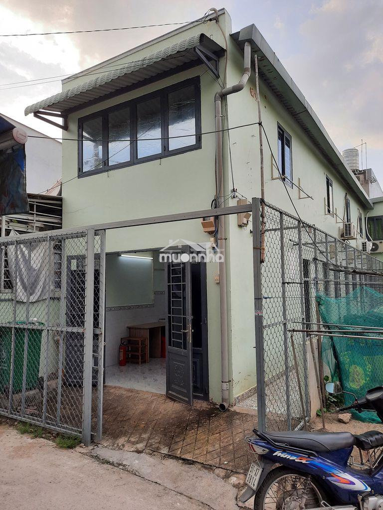 Cho thuê nhà 34m2, 3tr, đường gò cát, phường phú hữu, quận 9