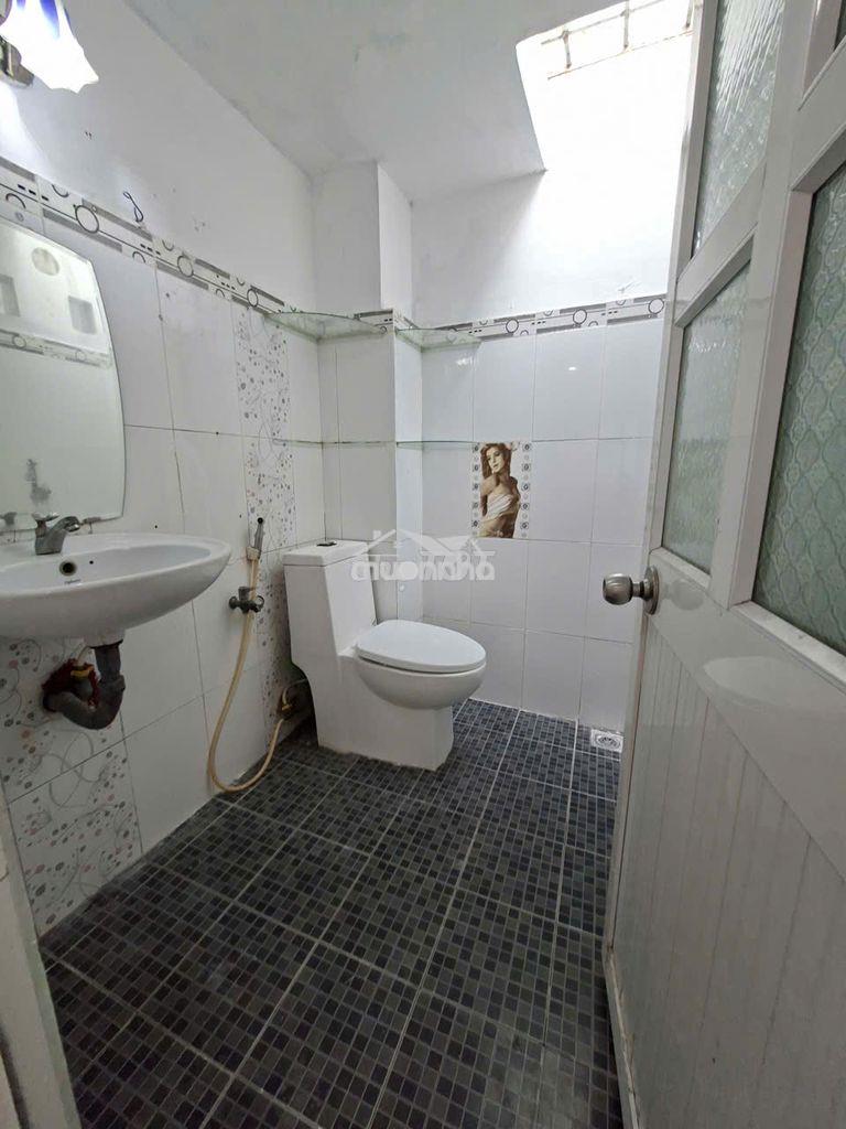 Nhà hxh 4x14 nguyễn tri phương 2 lầu trống suốt, 3wc - 4