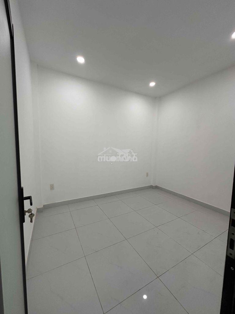 Nhà mới 4x16m - 1 lầu - 3 phòng giá 6tr - 3