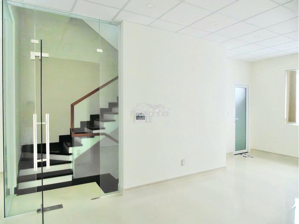 Cho thuê văn phòng 204m² trệt + lầu 1 giá chỉ 21 triệu - vạn phúc city - 4
