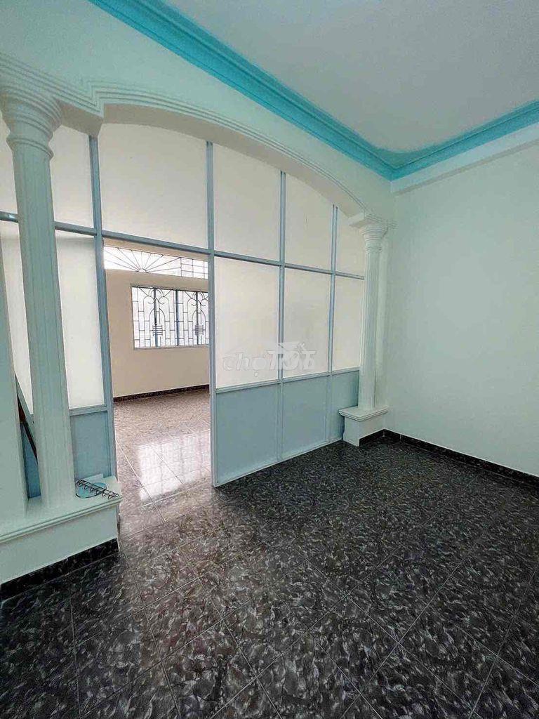Cho thuê phòng ban công đối diện công viên đường số 28 bình phú - 2