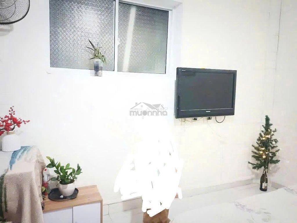 4tr5 p.cửa sổ full nội thất m, giường tủ... trần quang diệu , q3 - 4